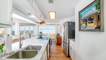 Kondominium, 3 kamar tidur | Dapur pribadi | Lemari es, oven, mesin pembuat kopi/teh, dan pemanggang roti