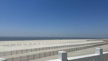 House, 5 Bedrooms | Beach | On the beach