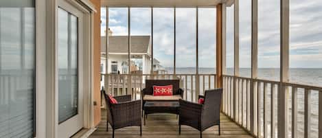 House, 5 Bedrooms | Balcony