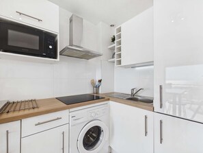 Fridge, microwave, stovetop