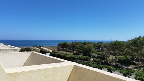 Property grounds - Cozy apartment with mezzanine, sleeps 5, private parking (Marseillan-Plage)