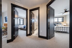 Condo, 3 Bedrooms - Blackstone Mountain Retreat #21! Walk To The Lifts! 4 Bedroom Apts by RedAwning (Park City)