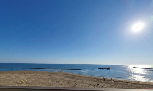Unclassified image, 1 of 11, button - Panoramic Studio with Air Conditioning in Grau d'Agde (Le Grau d'Agde)