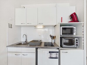 Fridge, microwave, stovetop