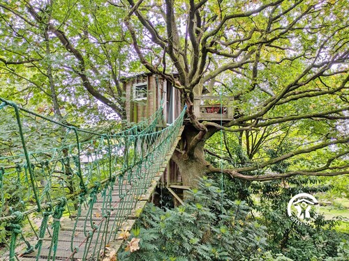 "Treehouse Retreat with Pool, Farm Animals & Fishing in Saint-Thomas-de-Courceriers"