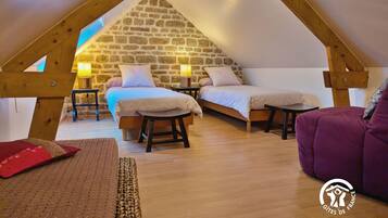 1 bedroom, bed sheets