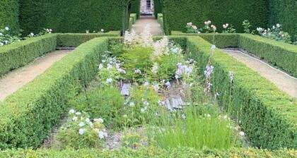 Historic Retreat in Loire-Anjou-Touraine Regional Park, Ideal for Couples