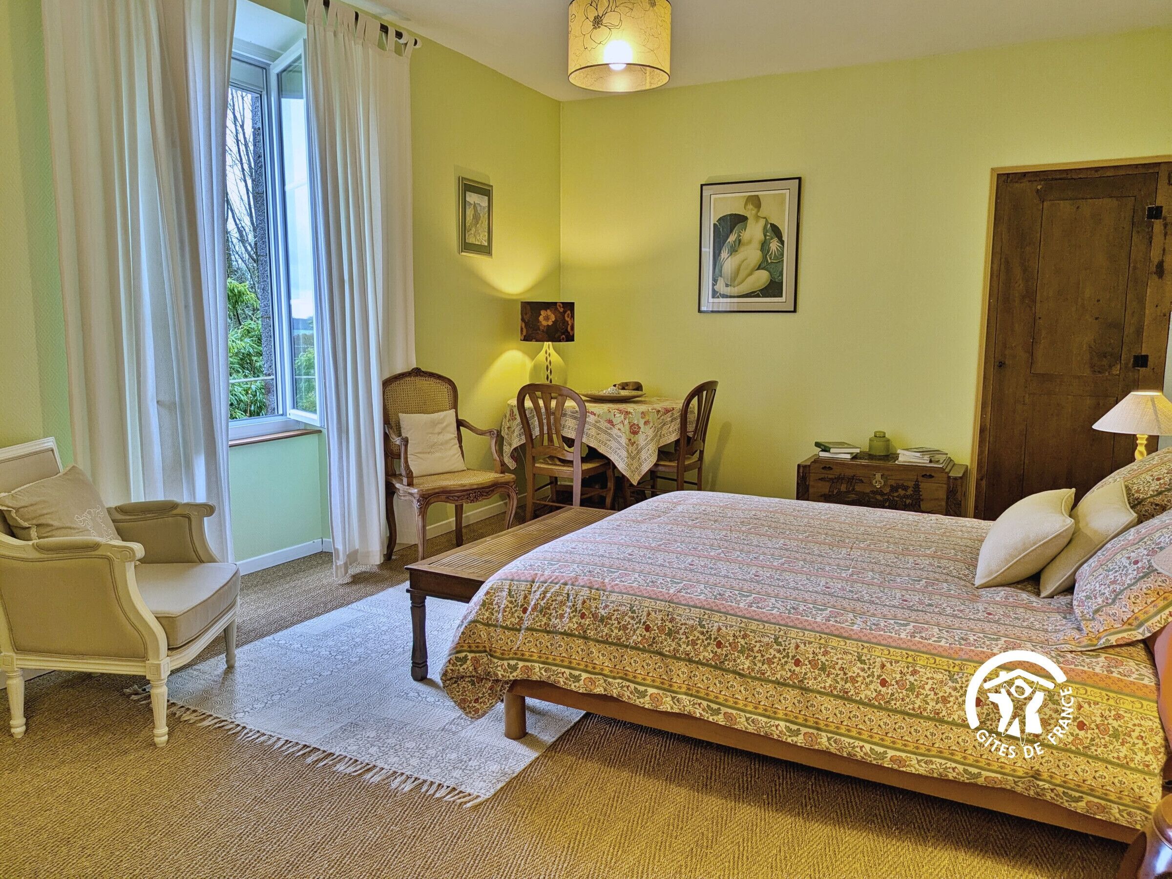 2 bedrooms, bed sheets