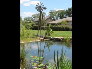 Property grounds - Rustic Retreat: Cozy 1-Bedroom with Private Bath, Fireplace & Breakfast (Bouvron)