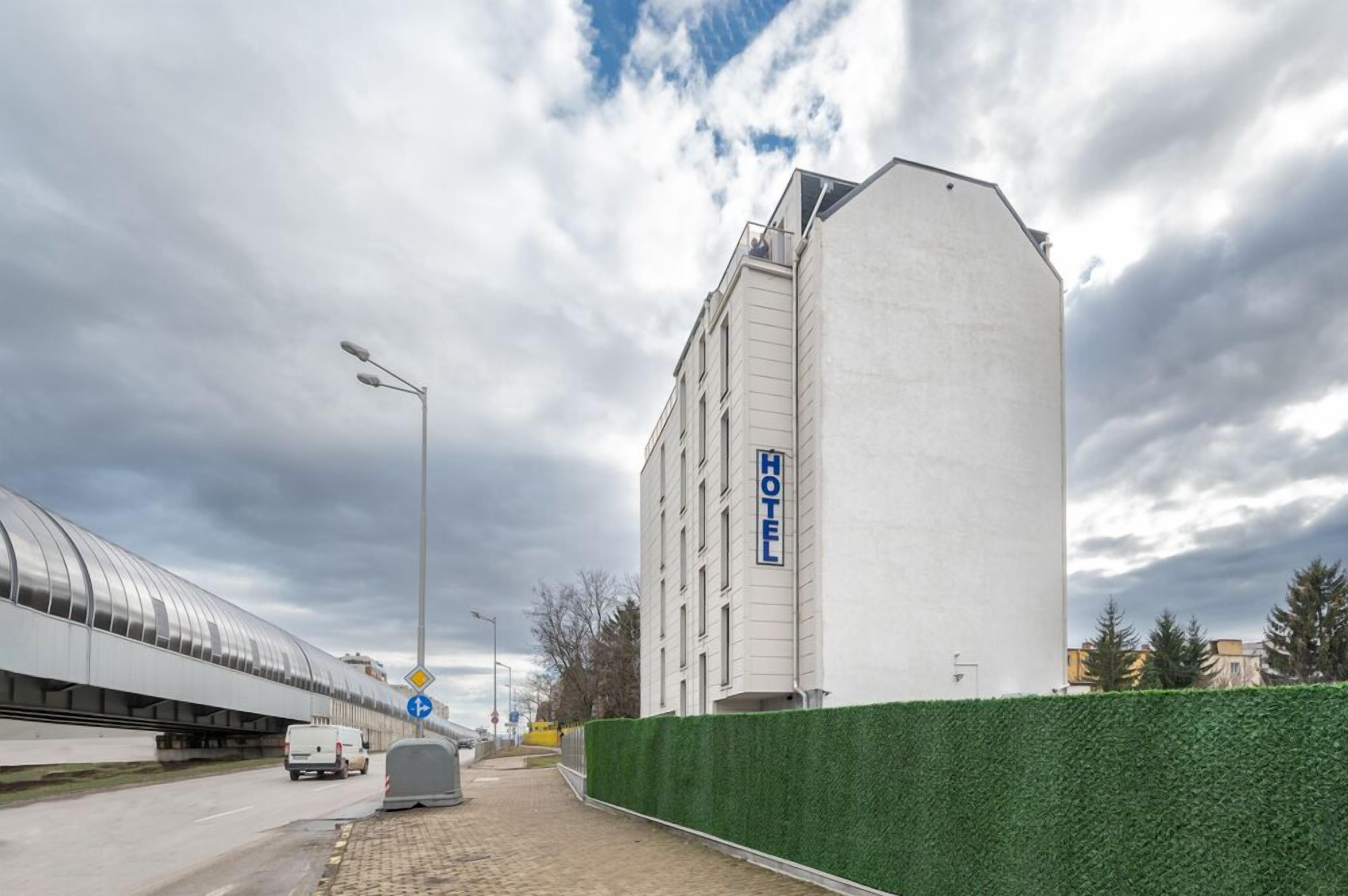 Photo - Hotel Boutique 5 - Free parking - Free breakfast - Free internet - EVSE