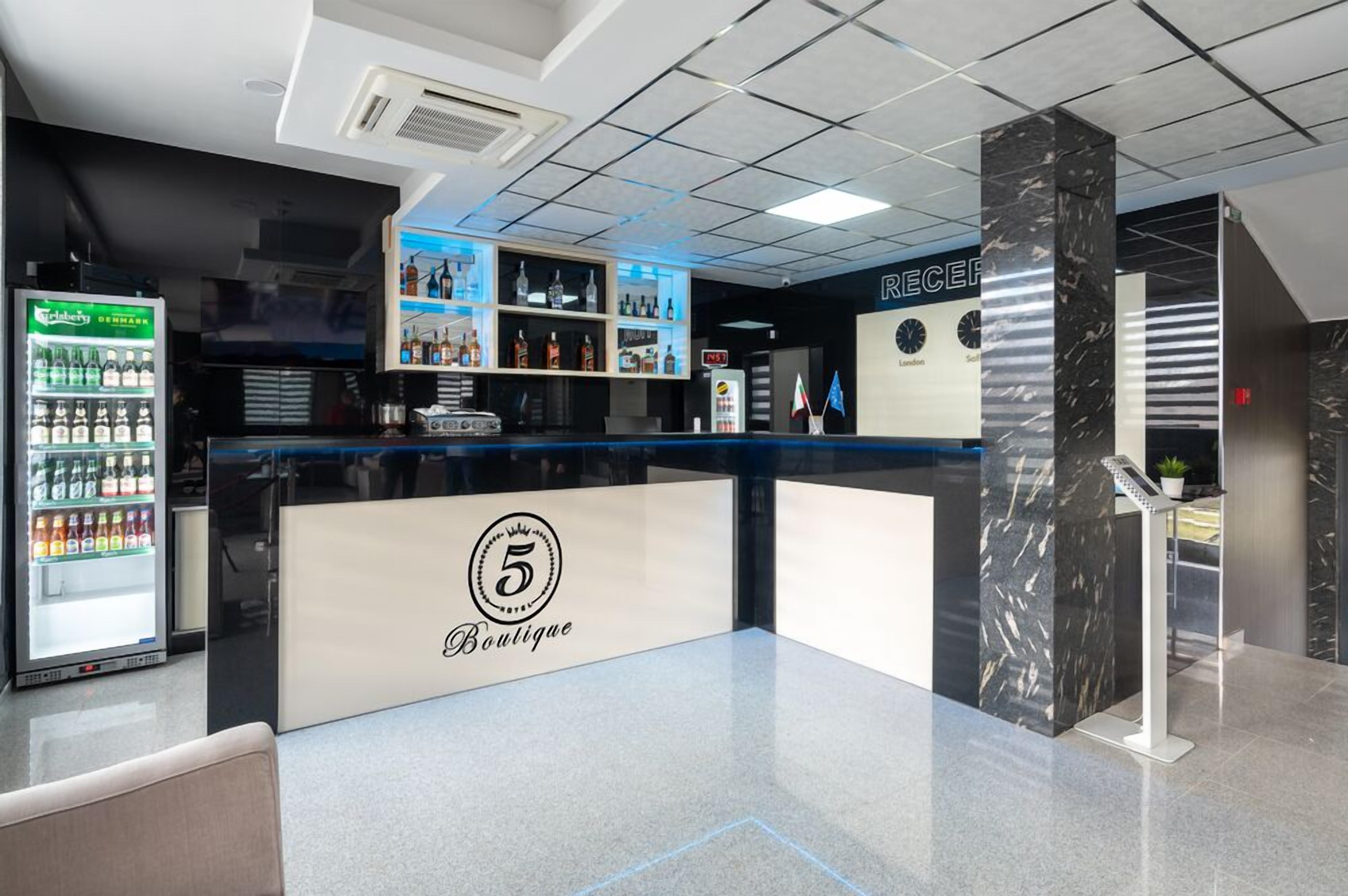 Photo - Hotel Boutique 5 - Free parking - Free breakfast - Free internet - EVSE