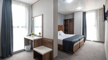 Deluxe Triple Room | Egyptian cotton sheets, premium bedding, down comforters