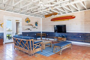 TV - Shared Heated Pool, Boardwalk to Beach, Golf Cart Access (Port Aransas)