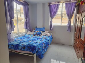5 habitaciones, tabla de planchar con plancha y wifi 