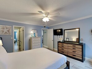 2 bedrooms, iron/ironing board, WiFi, bed sheets - Villas on the Gulf #D3 – Blue Angels Bunkhouse | Quick Beach Access & Local Fun (Pensacola Beach)