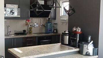 Refrigerador, microondas, horno y lavavajillas