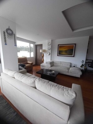 Smart TV, video games - Departamento una Habitación con Jacuzzi (Quito)