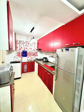Appart'hôtel Familial, 2 chambres | Cuisine privée | Grand réfrigérateur, micro-ondes, lave-vaisselle, bouilloire électrique
