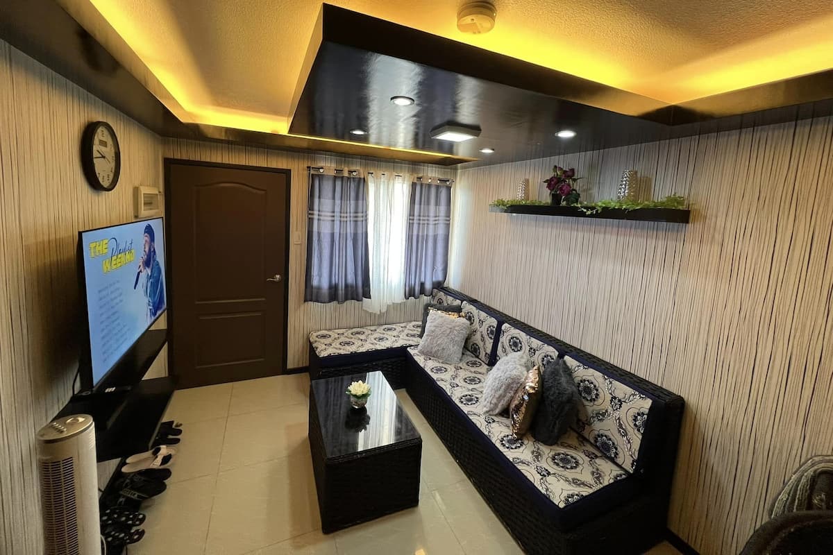 Family Condo, 2 Bedrooms, Pool View | Living area | Flat-screen TV