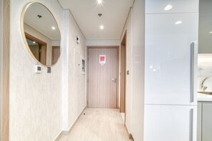 Interior - Serene 1BR Apartment in Azizi Riviera 27, Al Merkadh by Deluxe Holiday Homes (Dubai)