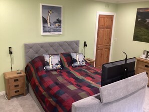 Premier Room, 1 King Bed - Taigh Sealladh Fèidh B&B (Invergarry)