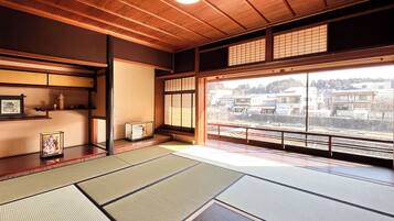 Kamar Quadruple Superior | Tirai kedap cahaya, Wi-Fi gratis, dan seprai linen