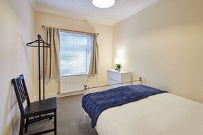 2 Schlafzimmer, Schreibtisch, Bügeleisen/Bügelbrett, kostenloses WLAN