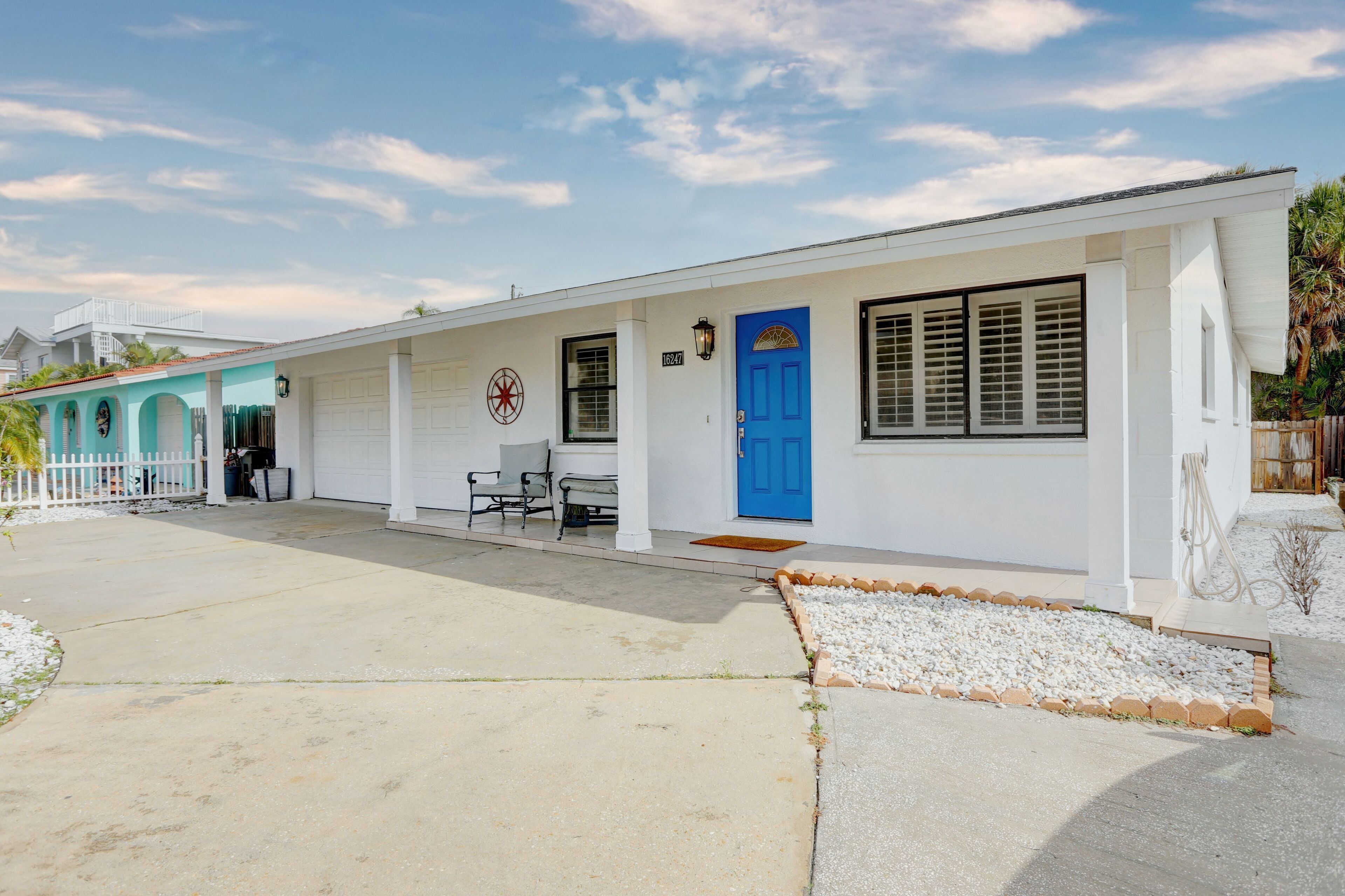 🐠Blue Beach Cottage-Across from Beach-Great Outdoor Area🐠