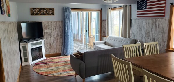 Smart TV, fireplace - Hide-a-way at Swan Lake: fishing, relaxing, and dog friendly. (Allegan)