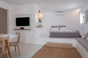 1 bedroom, in-room safe, desk, iron/ironing board