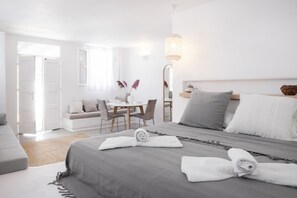1 quarto, cofres nos quartos, escrivaninha