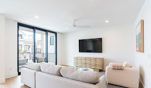 تلفزيون ذكي، مدفأة، كرة قدم الطاولة