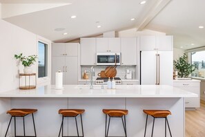 Fridge, microwave, oven, stovetop - New Chic Remodel w/ Rooftop Deck: 123 30th B (Newport Beach)
