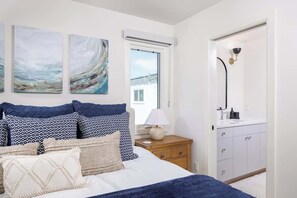 3 bedrooms, iron/ironing board, free WiFi, bed sheets - New Chic Remodel w/ Rooftop Deck: 123 30th B (Newport Beach)