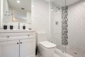 Hair dryer, towels, soap, shampoo - TOP FLOOR 'PENTHOUSE' 2BED/2BATH (Miami Beach)