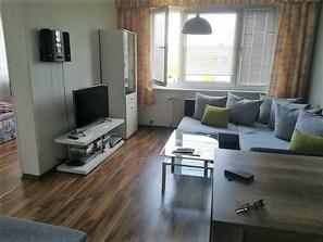 Televisio, kirjoja, stereot