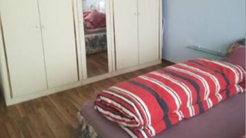 1 Schlafzimmer, Bügeleisen/Bügelbrett, Bettwäsche