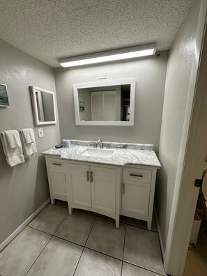 Towels - Quiet Oasis 2nd Floor Garden View, (Sarasota)