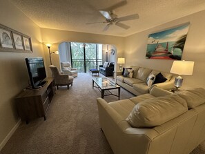 TV - Quiet Oasis 2nd Floor Garden View, (Sarasota)