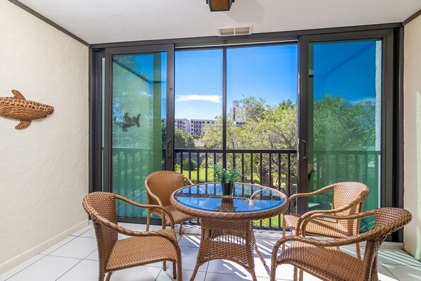 Dining - Bright and sunny, 2nd floor end unit (Sarasota)