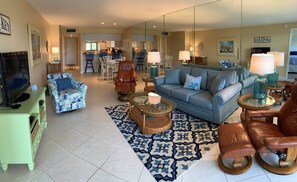 Una televisión, un reproductor de DVD