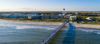 Stylish beachfront condo walking distance to beach, pool, pier and restaurants!