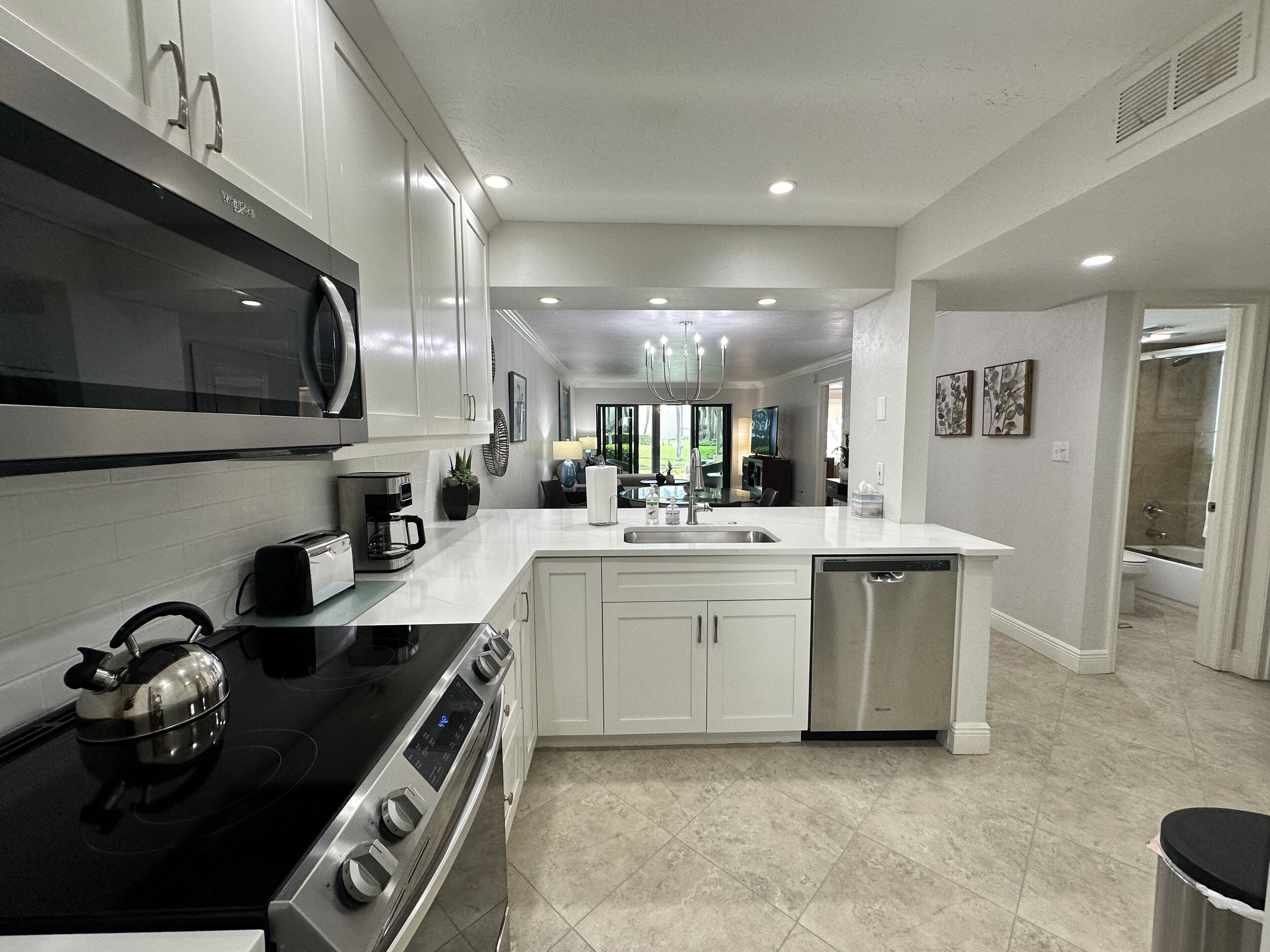 ثلاجة، ميكروويف، فرن، غسالة أطباق