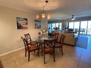 Interior - Beachfront  2 bed/ 2 Bath Condo (Sarasota)