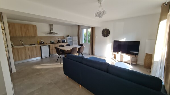 TV - Appartement 3 pièces Au calme proche Centre Ville (Vence)