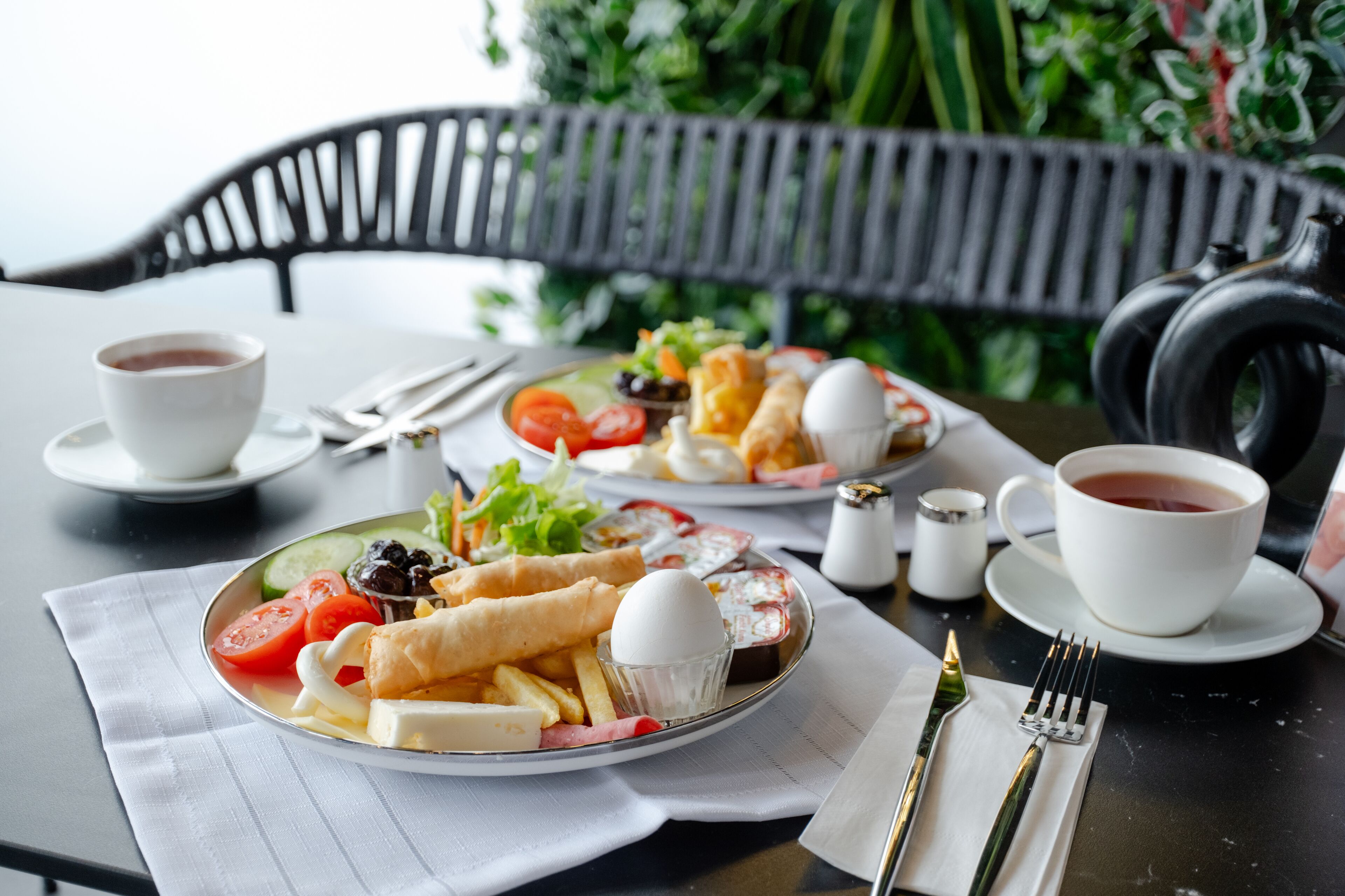 Daily to-go breakfast (EUR 11 per person)