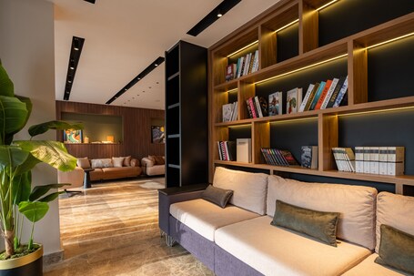 Fly Point Airport Hotel - Image 9