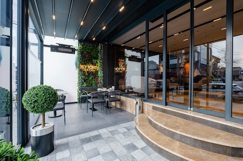 Fly Point Airport Hotel