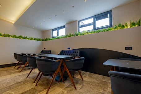 Fly Point Airport Hotel - Image 15