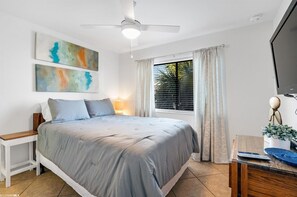 2 bedrooms, iron/ironing board, WiFi, bed sheets - Family friendly, great amenities on the beach (Gulf Shores)